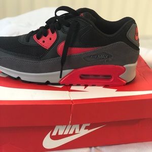 Nike Air Max..Black, University Red, Dark Gray.